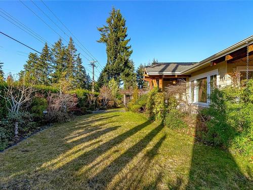 598 Arbutus St, Qualicum Beach, BC 