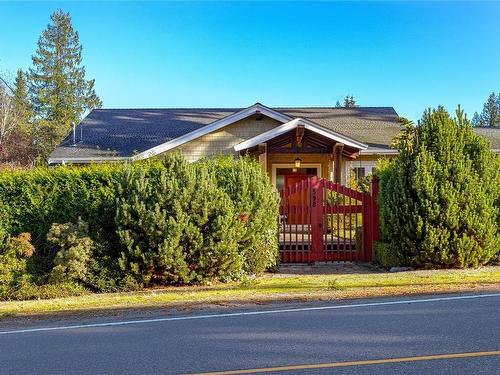 598 Arbutus St, Qualicum Beach, BC 