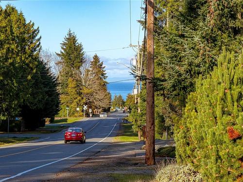 598 Arbutus St, Qualicum Beach, BC 