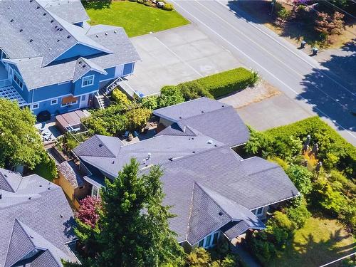 598 Arbutus St, Qualicum Beach, BC 