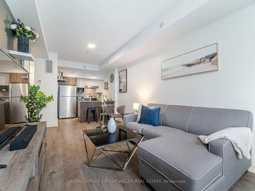 801-1133 Cooke Blvd, Burlington, ON - Indoor Photo Showing Living Room