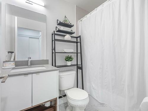 801-1133 Cooke Blvd, Burlington, ON - Indoor Photo Showing Bathroom