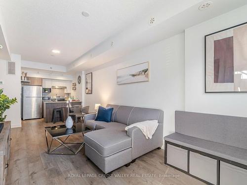 801-1133 Cooke Blvd, Burlington, ON - Indoor Photo Showing Living Room