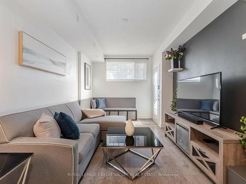 801-1133 Cooke Blvd, Burlington, ON - Indoor Photo Showing Living Room