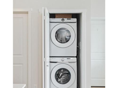 404-810 Orono Ave, Langford, BC - Indoor Photo Showing Laundry Room