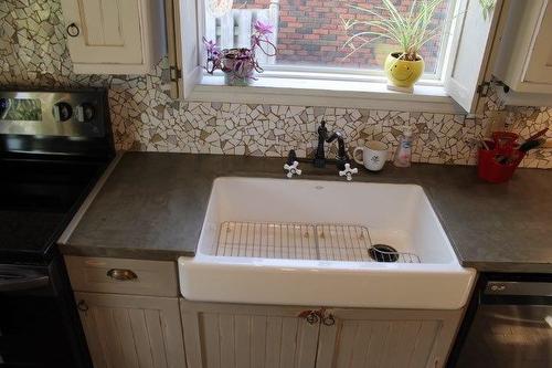 132 Cumming Street, Thunder Bay, ON - Indoor Photo Showing Kitchen