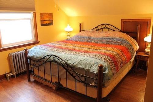 132 Cumming Street, Thunder Bay, ON - Indoor Photo Showing Bedroom