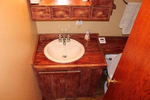 132 Cumming Street, Thunder Bay, ON - Indoor Photo Showing Bathroom