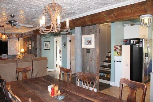 132 Cumming Street, Thunder Bay, ON - Indoor Photo Showing Dining Room