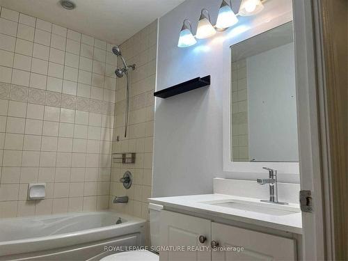 318-3504 Hurontario St, Mississauga, ON - Indoor Photo Showing Bathroom