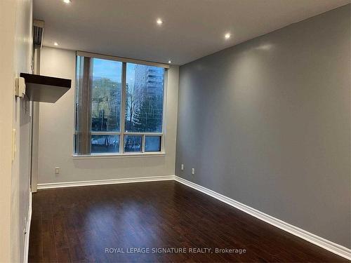 318-3504 Hurontario St, Mississauga, ON - Indoor Photo Showing Other Room