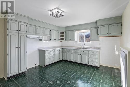 292 Pacific Avenue, Oshawa (Vanier), ON - Indoor Photo Showing Kitchen