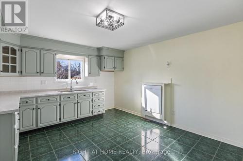 292 Pacific Avenue, Oshawa (Vanier), ON - Indoor Photo Showing Kitchen