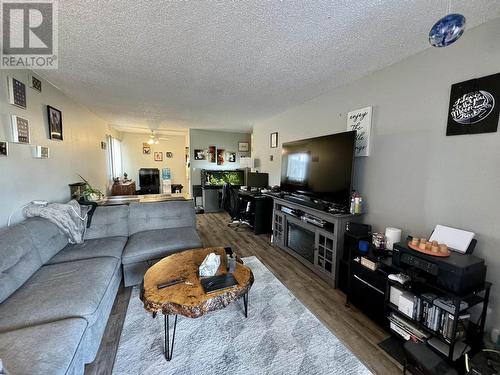 417 282 N Broadway Avenue, Williams Lake, BC - Indoor Photo Showing Living Room