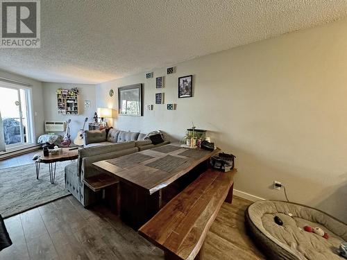 417 282 N Broadway Avenue, Williams Lake, BC - Indoor Photo Showing Living Room