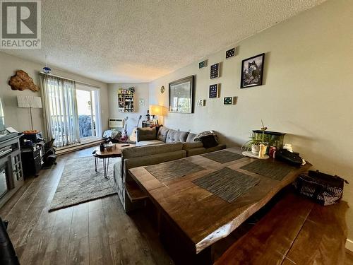 417 282 N Broadway Avenue, Williams Lake, BC - Indoor Photo Showing Living Room