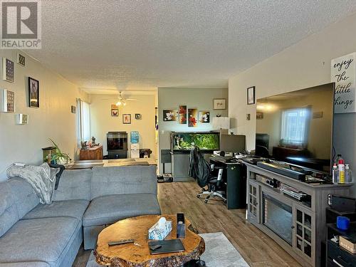 417 282 N Broadway Avenue, Williams Lake, BC - Indoor Photo Showing Living Room