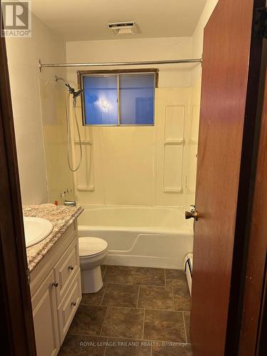 1780 Gore Road, London, ON - Indoor Photo Showing Bathroom