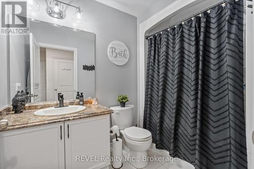 7188 Stacey Drive, Niagara Falls, ON - Indoor Photo Showing Bathroom