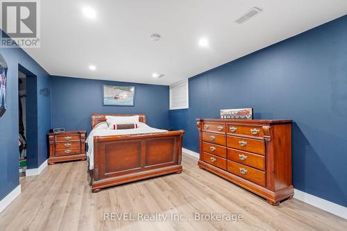 7188 Stacey Drive, Niagara Falls, ON - Indoor Photo Showing Bedroom