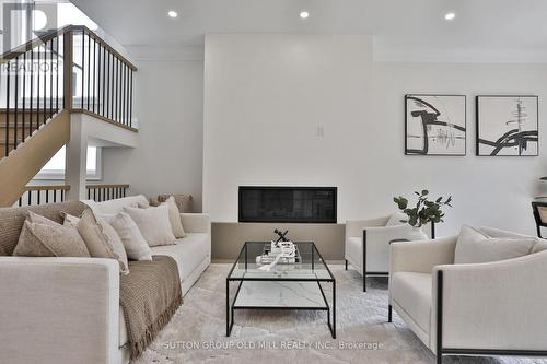 303 Ridley Boulevard, Toronto, ON - Indoor Photo Showing Living Room