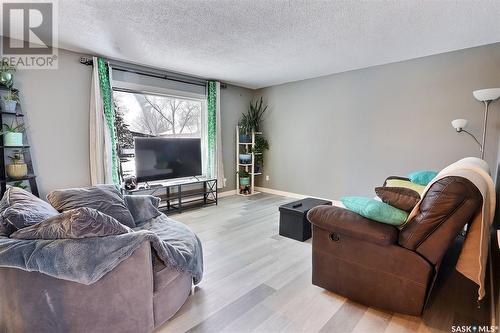 429 28Th Street E, Prince Albert, SK - Indoor Photo Showing Living Room