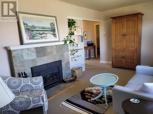 4044 Manitoba Ave, Powell River, BC - Indoor Photo Showing Living Room With Fireplace