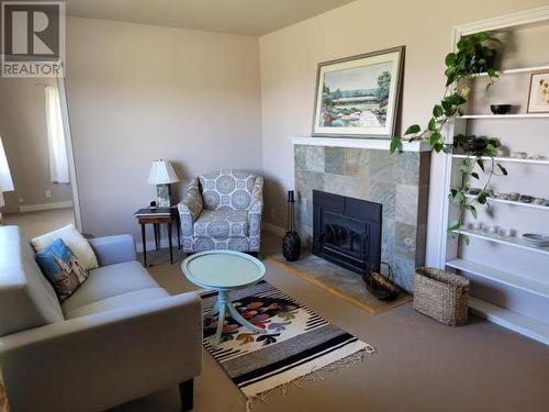 4044 Manitoba Ave, Powell River, BC - Indoor Photo Showing Living Room With Fireplace