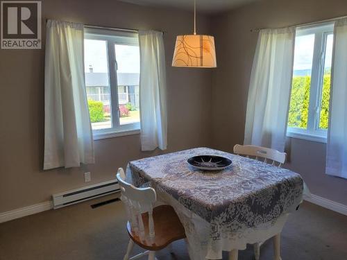 4044 Manitoba Ave, Powell River, BC - Indoor Photo Showing Dining Room