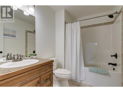 Main bathroom - 4 pce - 2770 Auburn Road Unit# 201, West Kelowna, BC - Indoor Photo Showing Bathroom