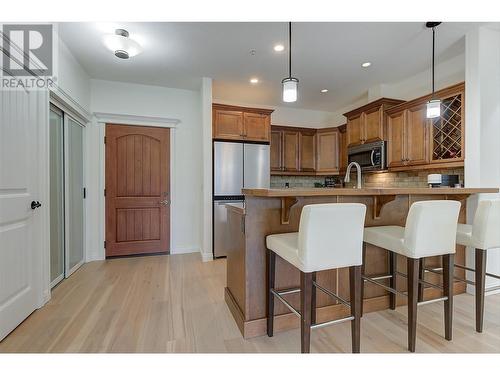 Front foyer / kitchen - 2770 Auburn Road Unit# 201, West Kelowna, BC - Indoor