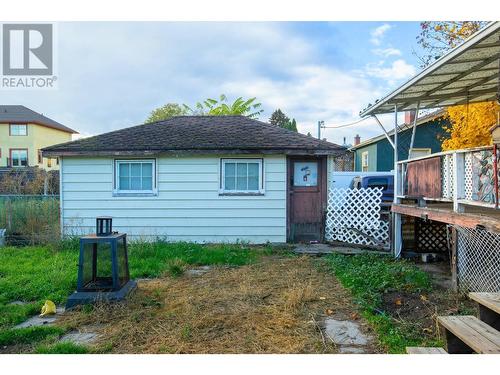 Exterior backyard & garage - 799 Sutherland Avenue, Kelowna, BC 