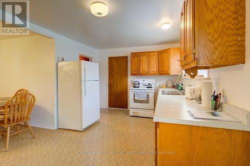 155 Elm Street N, Gananoque (821 - Gananoque), ON - Indoor Photo Showing Kitchen