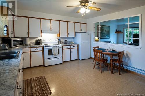 7593 Route 515, Saint-Paul, NB - Indoor Photo Showing Kitchen With Double Sink