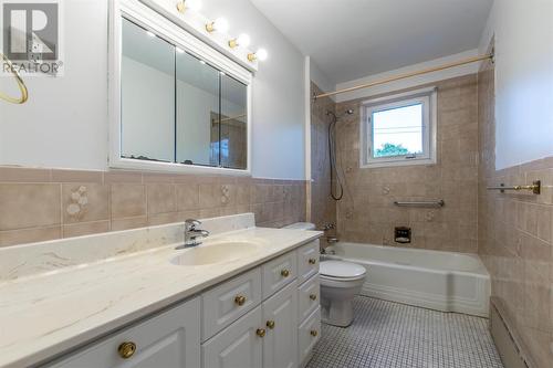 47 Portugal Cove Road, St. John'S, NL - Indoor Photo Showing Bathroom