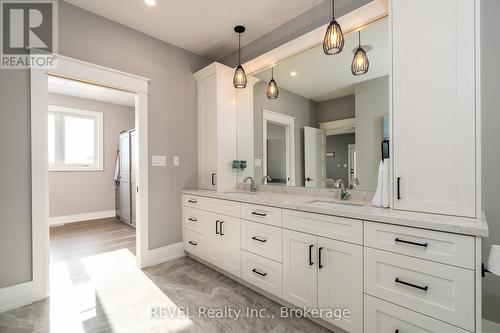 864 Concession 1 Road, Niagara-On-The-Lake, ON - Indoor Photo Showing Bathroom