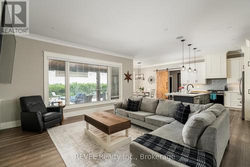 864 Concession 1 Road, Niagara-On-The-Lake, ON - Indoor Photo Showing Living Room