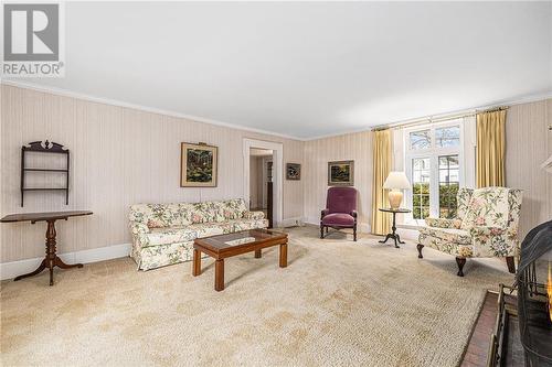 68 Wilson Street W, Perth, ON - Indoor Photo Showing Living Room