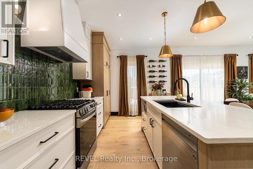 60 Kensington Street, Welland, ON - Indoor Photo Showing Kitchen With Upgraded Kitchen