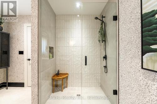 60 Kensington Street, Welland, ON - Indoor Photo Showing Bathroom