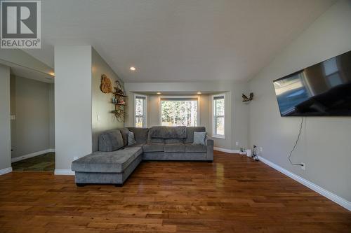 3885 Spiritwood Road, Prince George, BC - Indoor Photo Showing Living Room