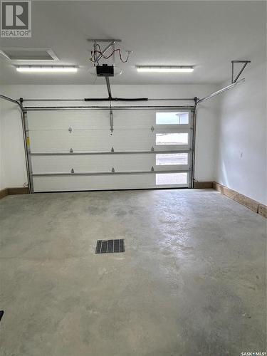 5218 E Green Crescent, Regina, SK - Indoor Photo Showing Garage