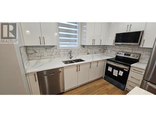 125 Calgary Avenue Unit# 106, Penticton, BC - Indoor Photo Showing Kitchen With Double Sink