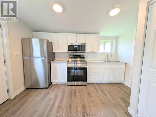 17/19 Oak Street, Wallaceburg, ON - Indoor Photo Showing Kitchen