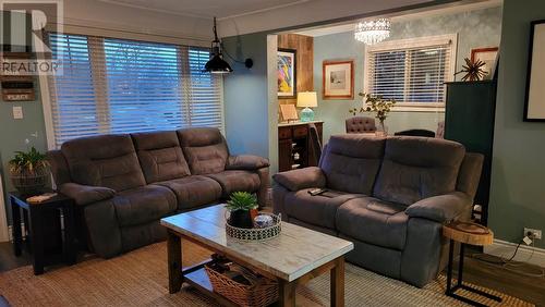 553 Nelson St, Sault Ste Marie, ON - Indoor Photo Showing Living Room