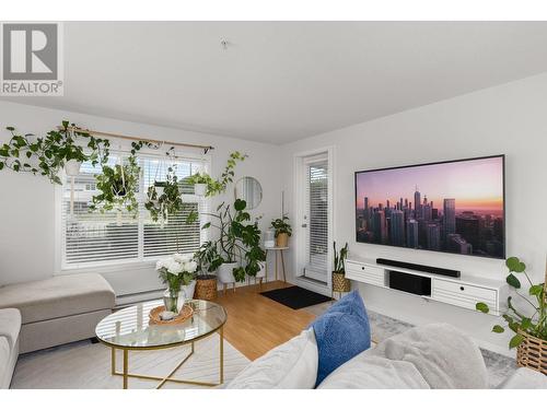 515 Houghton Road Unit# 103, Kelowna, BC - Indoor Photo Showing Living Room