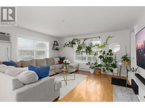 515 Houghton Road Unit# 103, Kelowna, BC - Indoor Photo Showing Living Room