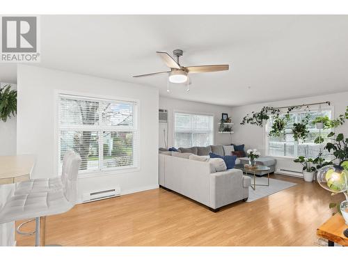 515 Houghton Road Unit# 103, Kelowna, BC - Indoor Photo Showing Living Room