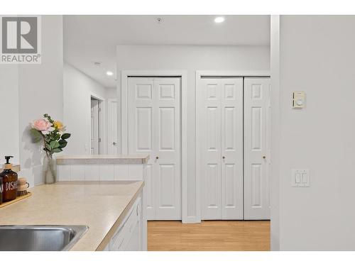 515 Houghton Road Unit# 103, Kelowna, BC - Indoor Photo Showing Kitchen