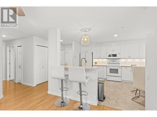 515 Houghton Road Unit# 103, Kelowna, BC - Indoor Photo Showing Kitchen